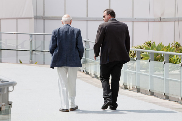 Gilles Jacob sur la passerelle du Palais (c) Sébastien Dolidon