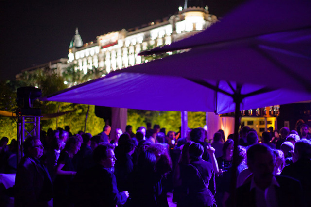 Une fête nocturne à Cannes (c) Sébastien Dolidon