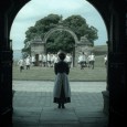 Hantée par la mort de celui qu’elle aime, Florence Cathcart (Rebecca Hall) se reconvertit après la Première Guerre mondiale en écrivain et chasseuse de fantômes reconnue dans toute l’Angleterre. Dénonçant...