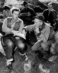 William Wellman et Burgess Meredith sur le tournage de The Story of G.I. Joe