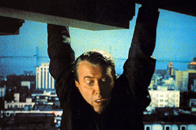 James Stewart suspendu dans le vide dans Vertigo, d'Alfred Hitchcock