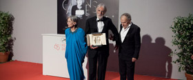 Emmanuelle Riva, Michael Haneke et Jean-Louis Trintignant reçoivent la Palme d'or © Sébastien Dolidon